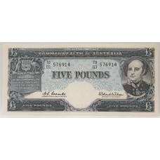 AUSTRALIA 1960 . FIVE 5 POUNDS BANKNOTE . COOMBS / WILSON . RESERVE BANK